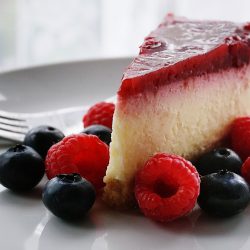 Cheesecake de Frutas Vermelhas: Uma Delícia Refrescante
