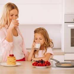 Iogurte Natural para Bebês: Benefícios e Como Preparar em Casa